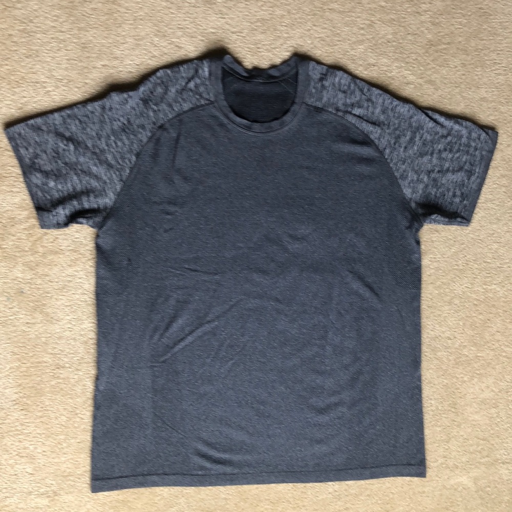 Lululemon athletica Men’s XXL Gray Short Sleeve Shirt
